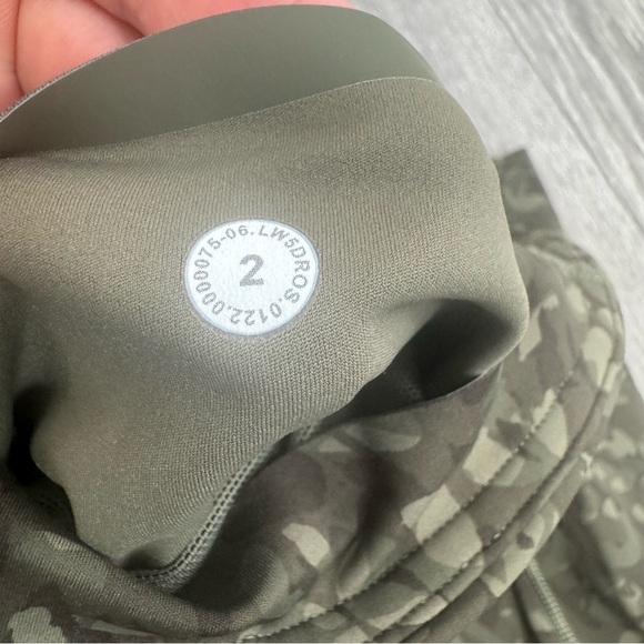 Lululemon Base Pace High-Rise Tight 25" in Intertwined Camo Medium Olive Multi 2 - Picture 5 of 15